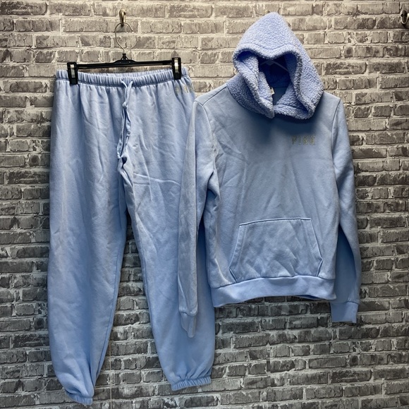 PINK sweatsuit. - Picture 2 of 10